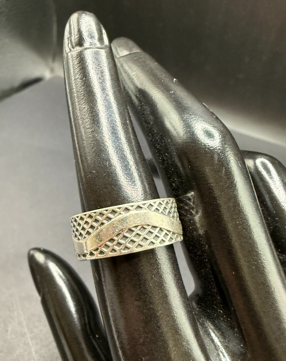 Sterling Silver Wide Cigar Band Ring Fishnet and Wave Design Band Size 7.75 - 8